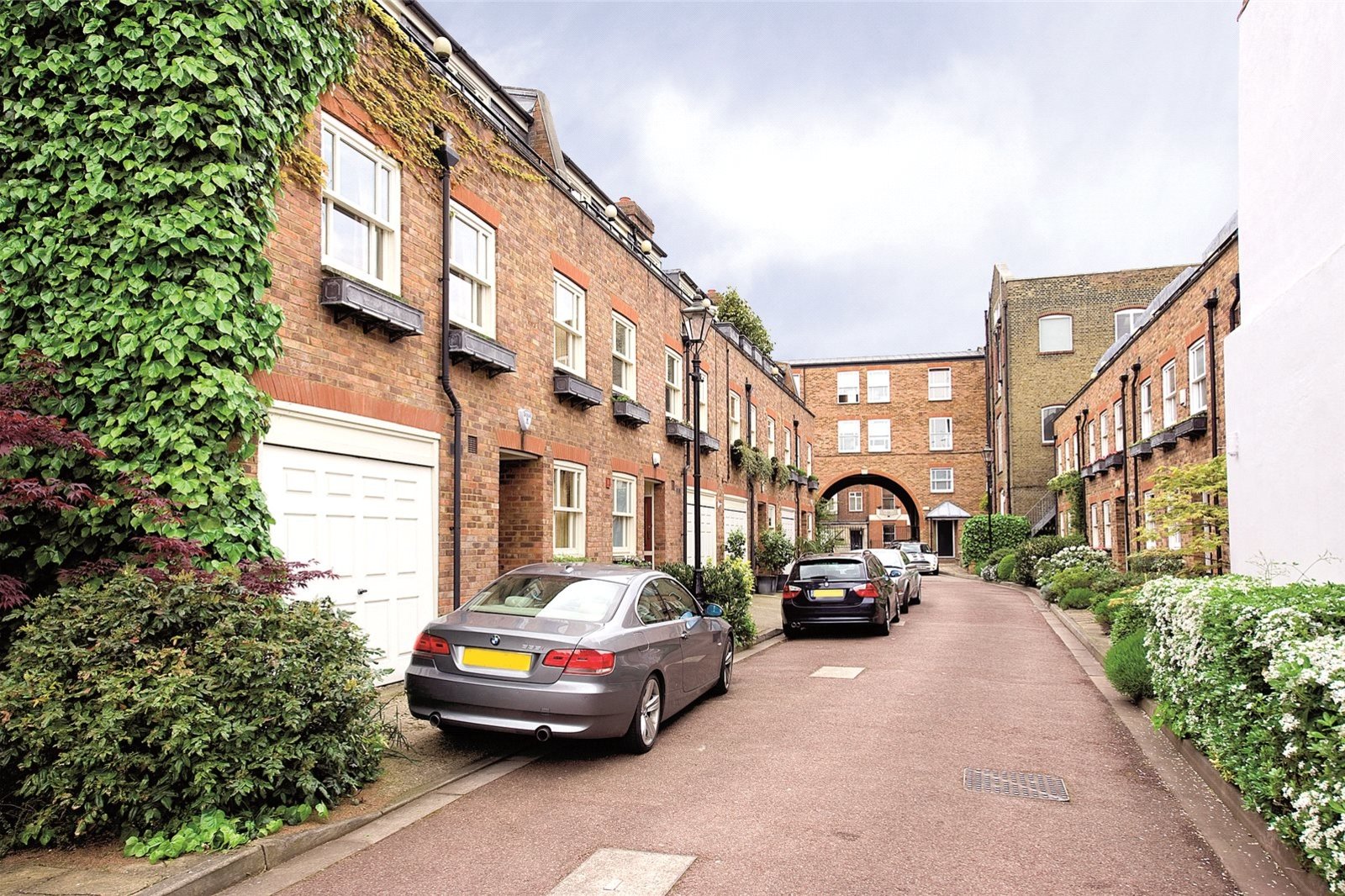 physic-place-mews-chelsea-london-sw3-lurot-brand