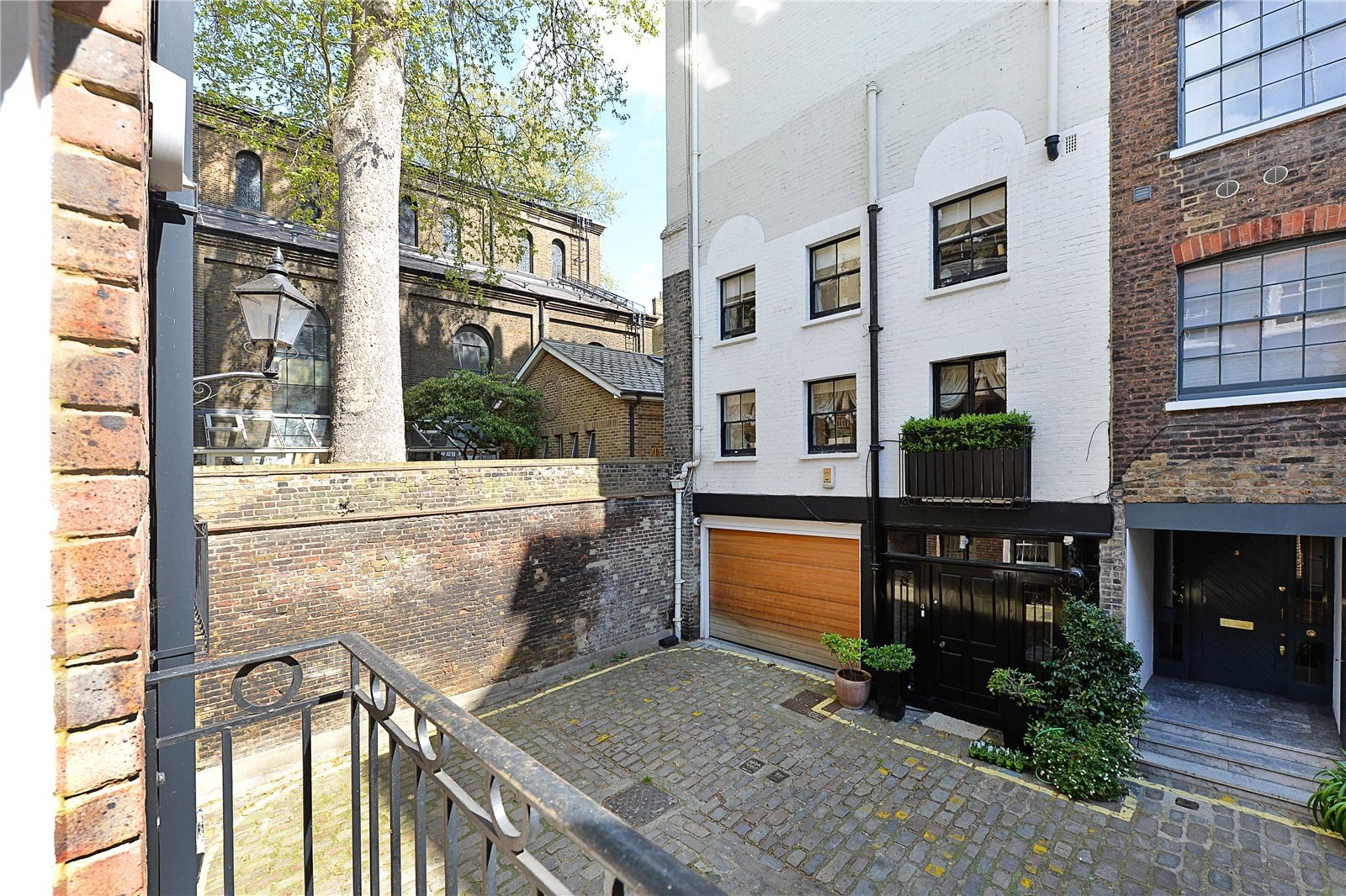 House for sale in Rutland Gate Mews, London, SW7 Lurot Brand