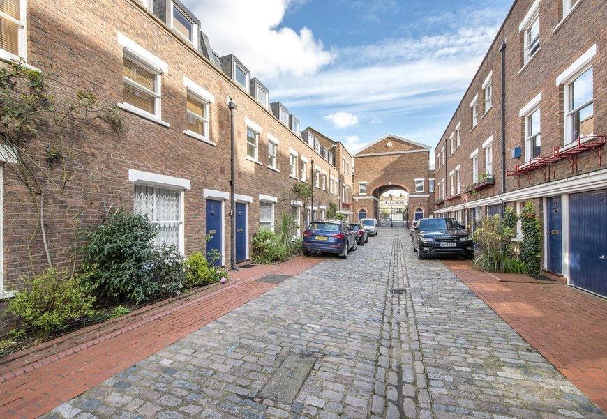 House for sale in Shrewsbury Mews, London, W2 Lurot Brand